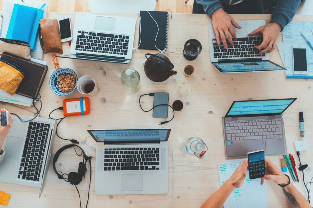 Community management : agence ou freelance, que choisir ?