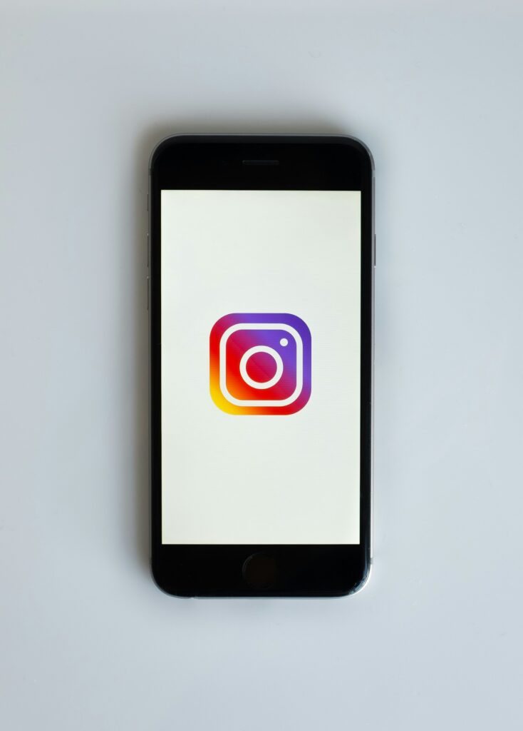 Stories ou posts : que privilégier pour son entreprise ?